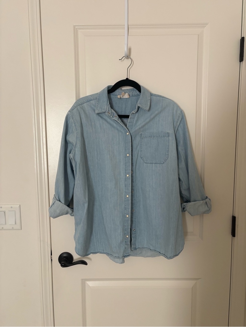 Sezane Max shirt in very light denim - Picture 2 of 6